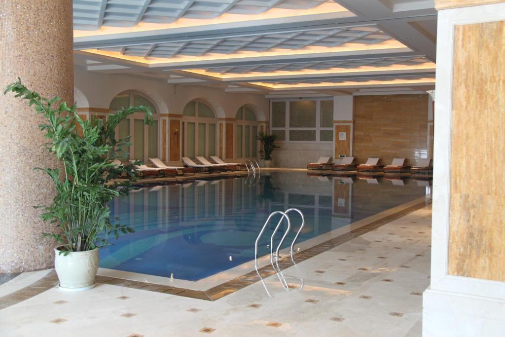 Landison Green Town Hotel Xinchang מראה חיצוני תמונה