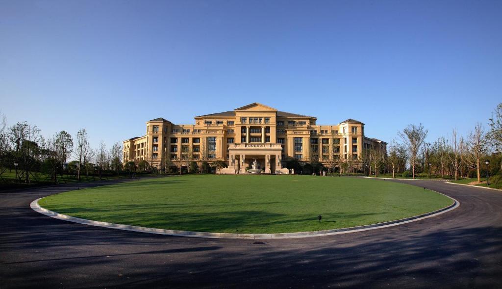 Landison Green Town Hotel Xinchang מראה חיצוני תמונה